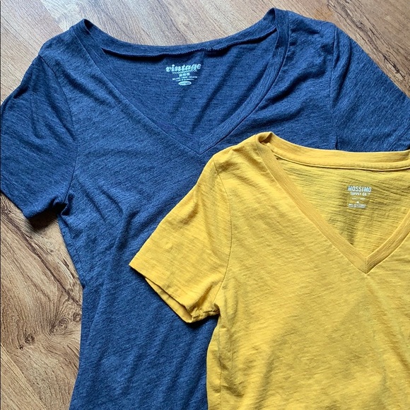 Two solid v-neck tees - Picture 6 of 6